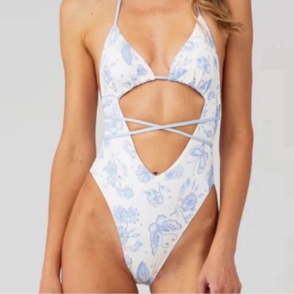 Frankie's Bikinis x Sydney Sweeney Floral Print Cream and Blue
